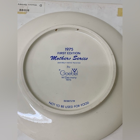 1975 Vtg First Edition Mother Series bas Relief Goebel Rabbit Collector Plate - Picture 12 of 16